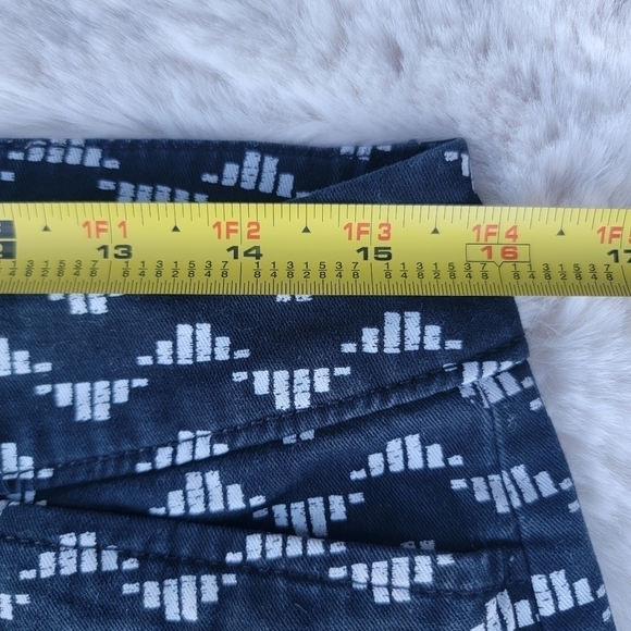 2/$20 Old Navy Pixie Shorts 4 - Picture 6 of 8